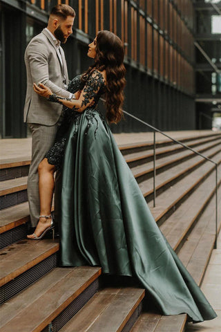 Robe de bal sirène à manches longues et décolleté cœur, ornée d'appliqués de dentelle et d'une traîne latérale