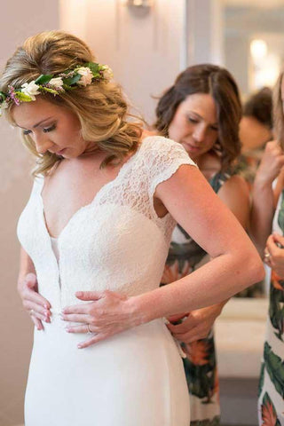 Vestido de novia de satén con escote sirena en V, cola de corte bajo y encaje WD279