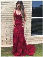 Robe de bal longue bordeaux sirène en dentelle, décolleté en V et dos nu