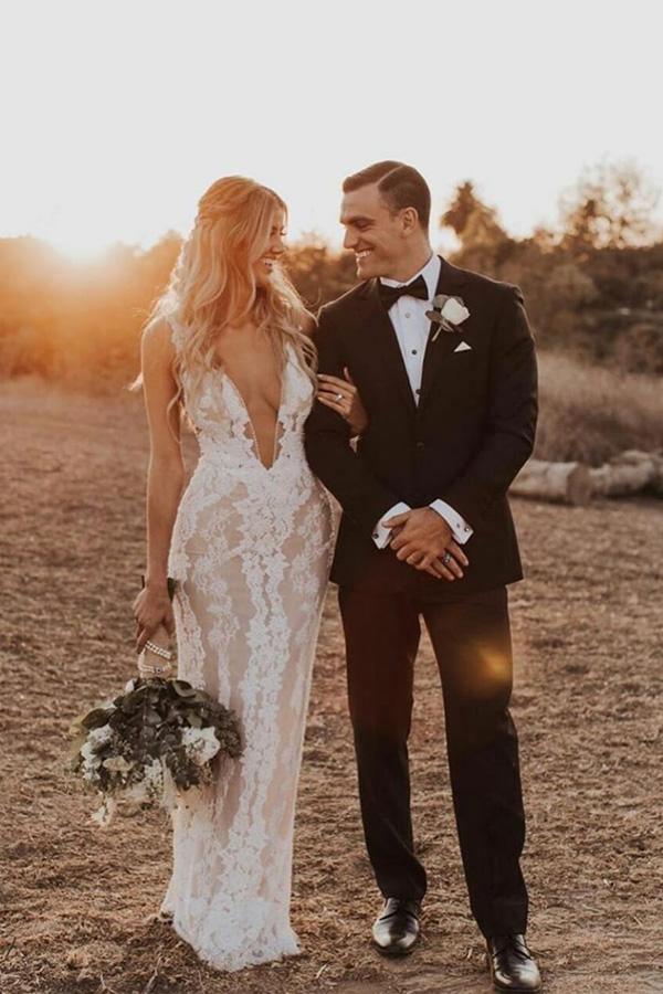 Vestido de novia bohemio de encaje con escote en V profundo estilo sirena/trompeta WD524