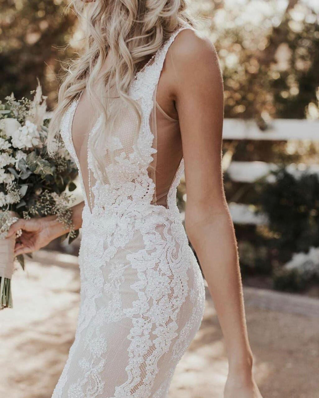 Vestido de novia bohemio de encaje con escote en V profundo estilo sirena/trompeta WD524