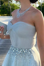 Mika | Robe de bal longue bustier en tulle, coupe trapèze, ornée de perles