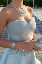 Mika | Robe de bal longue bustier en tulle, coupe trapèze, ornée de perles