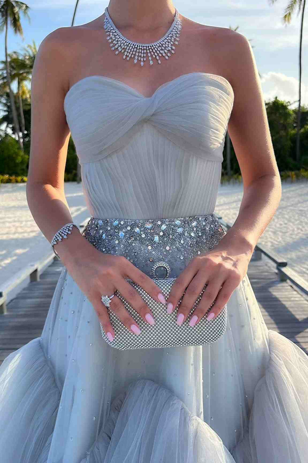 Mika | Robe de bal longue bustier en tulle, coupe trapèze, ornée de perles