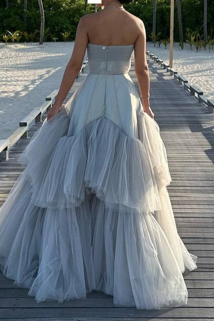 Mika | Robe de bal longue bustier en tulle, coupe trapèze, ornée de perles