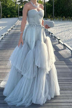 Mika | Robe de bal longue bustier en tulle, coupe trapèze, ornée de perles