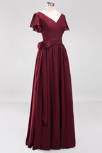 Robe de demoiselle d'honneur élégante en mousseline de soie, coupe trapèze, col en V, manches courtes et ceinture à nœud. Longue robe de soirée.