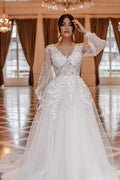 Robes de mariée modernes en dentelle, coupe trapèze, col en V et manches longues