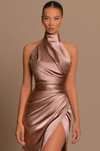 Robe de bal moderne longue trapèze à col haut sans manches avec fente