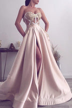 Robe de bal longue moderne fendue, ornée d'appliques et décolleté en cœur