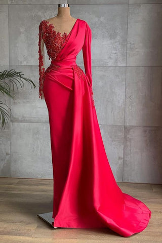 Robe de soirée sirène rouge moderne, ornée de dentelle et de volants, manches longues.