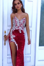 Vestido de fiesta sirena moderno rojo sin mangas con abertura frontal y cristales