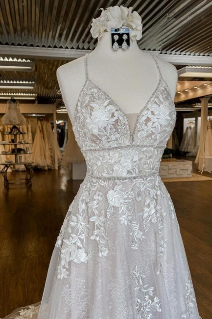 Robes de mariée modernes à fines bretelles et coupe trapèze avec dentelle