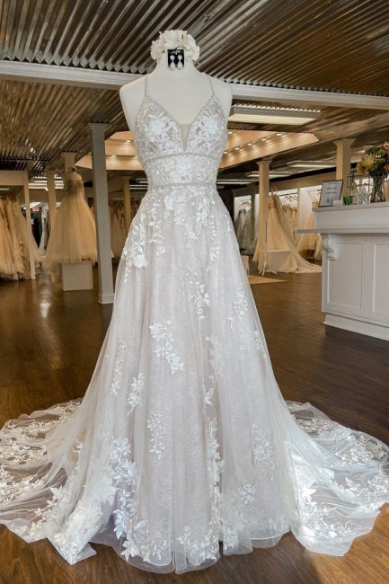 Robes de mariée modernes à fines bretelles et coupe trapèze avec dentelle
