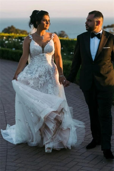 Robes de mariée modernes sans manches à col en V et coupe trapèze avec dentelle