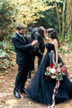 Vestido de novia negro de tul, corte princesa, largo y modesto, sin tirantes, con apliques de encaje y corte princesa en línea A.