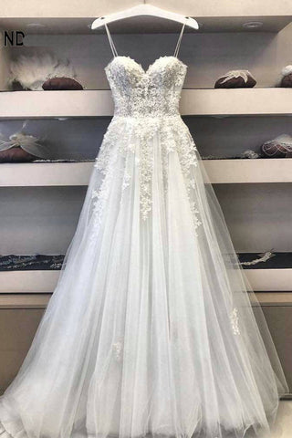 Vestido de novia modesto de corte largo en A, escote corazón, encaje y tul