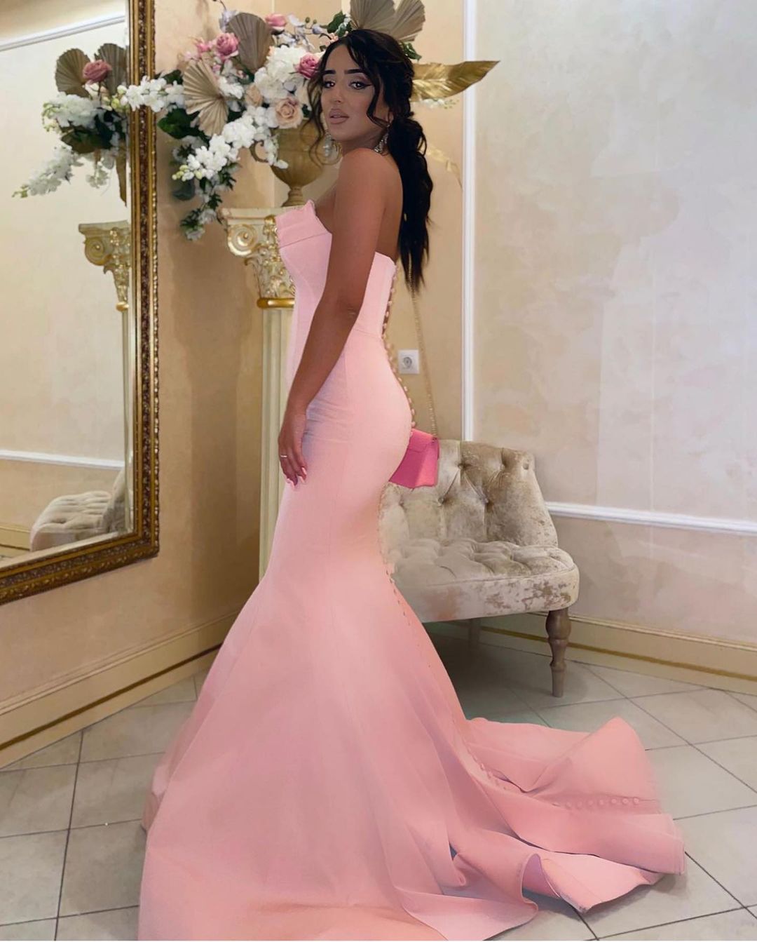 Robe de bal sirène longue et modeste en satin rose sans bretelles