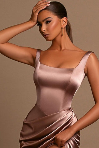 Vestidos de fiesta de sirena sin mangas con tirantes discretos y abertura larga disponibles en línea