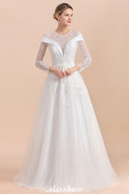Vestido de novia sencillo con apliques de cuentas blancas, manga larga y largo hasta el suelo.