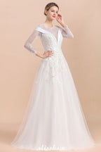 Vestido de novia sencillo con apliques de cuentas blancas, manga larga y largo hasta el suelo.