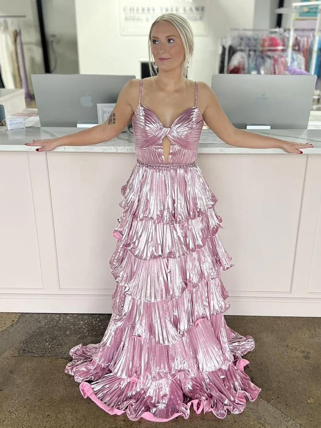 Murray | Vestido de graduación metálico de corte A con tirantes finos y escote corazón 