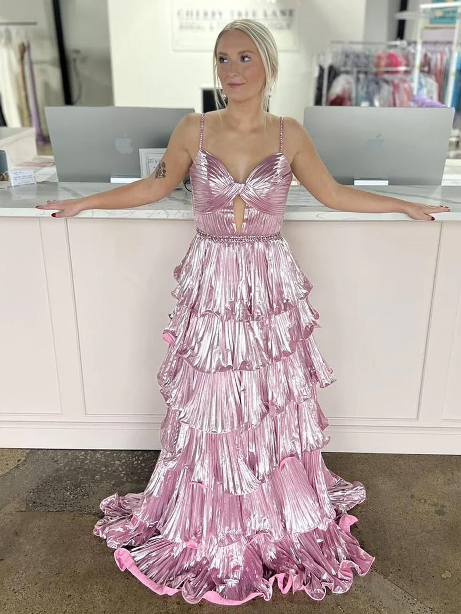Murray | Vestido de graduación metálico de corte A con tirantes finos y escote corazón 