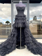 Nanette | Robe de bal noire bustier asymétrique à volants en tulle et tulle 