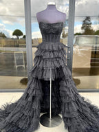 Nanette | Robe de bal noire bustier asymétrique à volants en tulle et tulle 