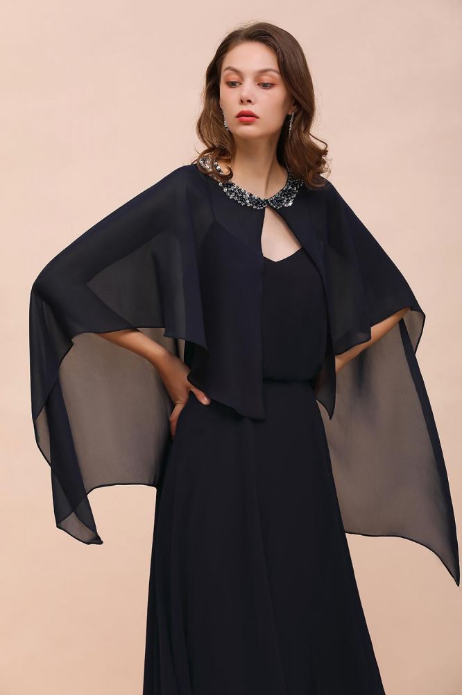 Robe de demoiselle d'honneur bleu marine avec perles et drapé, longueur au sol, en mousseline.