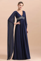 Vestido de gasa azul marino de manga larga con volantes para la madre de la novia (disponible online)