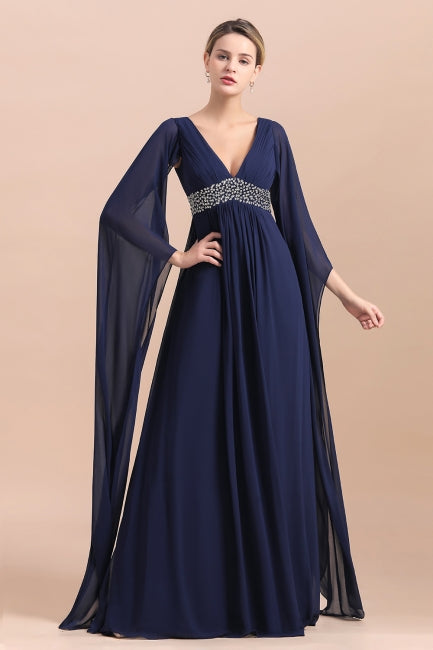 Vestido de gasa azul marino de manga larga con volantes para la madre de la novia (disponible online)