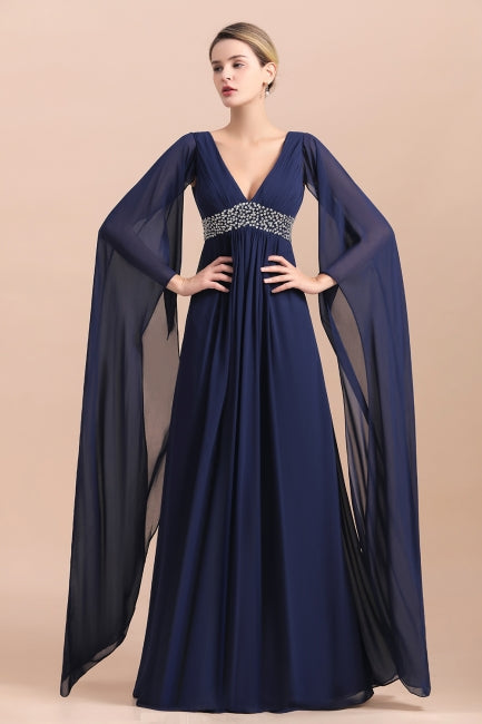 Vestido de gasa azul marino de manga larga con volantes para la madre de la novia (disponible online)