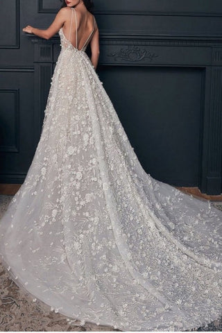 Vestidos de novia de encaje Nectarean sin mangas, corte en A, largo hasta el suelo, con escote en V y cola de capilla. 