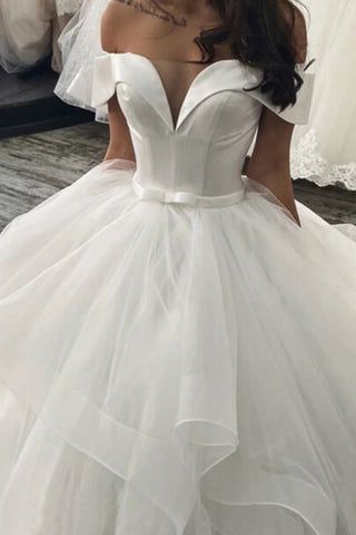 Nuevo vestido de novia de princesa con hombros descubiertos y capas abullonadas