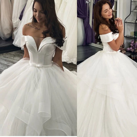 Nuevo vestido de novia de princesa con hombros descubiertos y capas abullonadas
