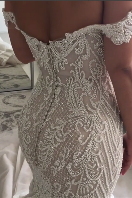 Nouvelle robe de mariée sirène à épaules dénudées et décolleté cœur, ornée de perles et traîne chapelle
