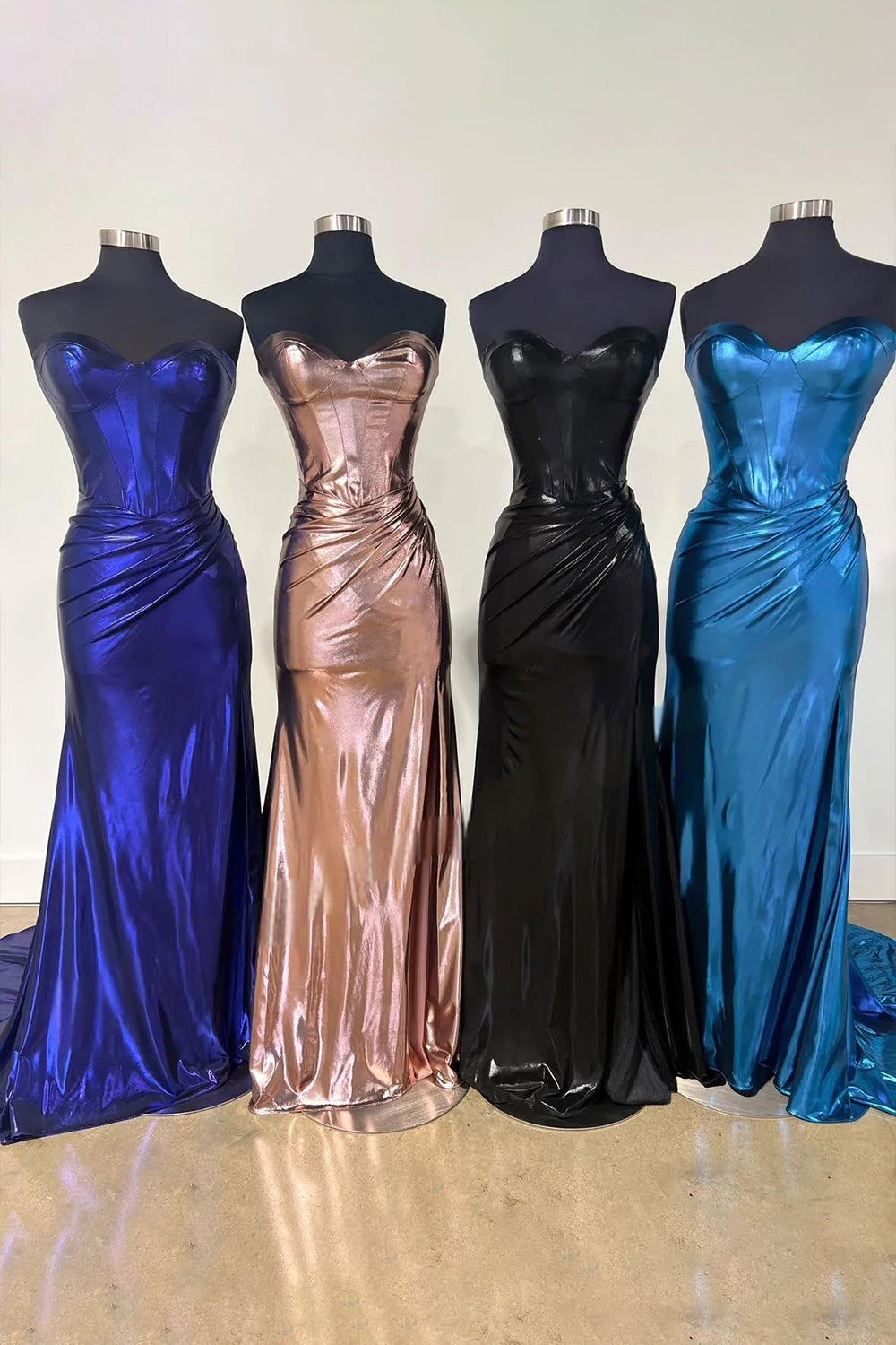 Niobe | Robe de soirée longue sirène violette sans bretelles avec fente