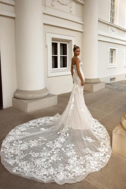 Vestidos de novia de encaje de sirena sin mangas con escote corazón noble