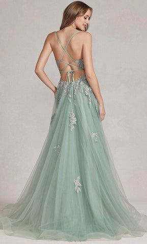 Robe de bal brodée à décolleté plongeant en V