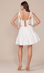 Vestido de cóctel con escote corazón y tirantes