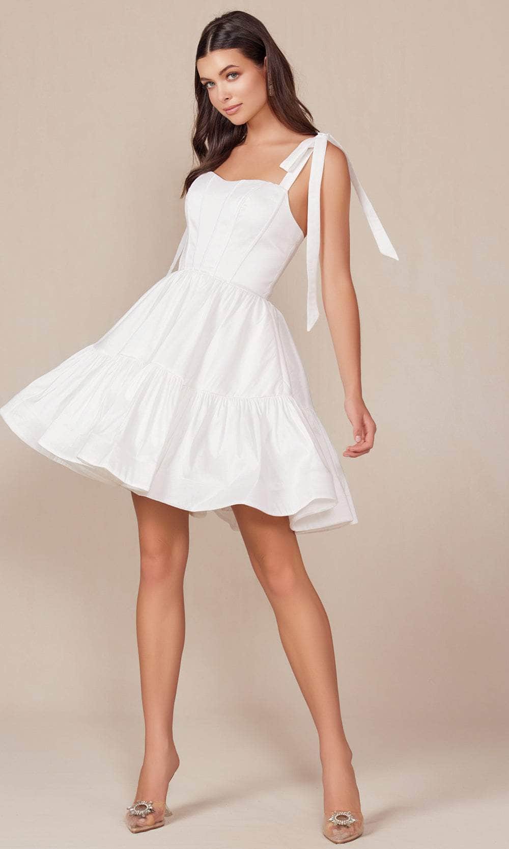 Vestido de cóctel con escote corazón y tirantes
