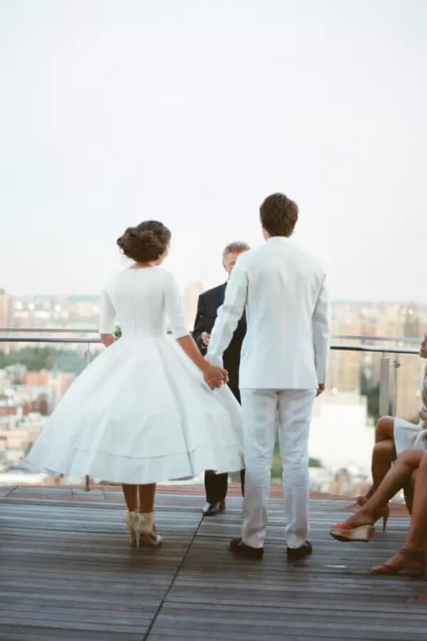 Vestido de novia modesto de tafetán, corte en A, escote en V, manga corta, largo hasta la rodilla, MW531