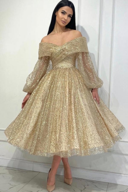 Vestido de graduación dorado de corte A, con hombros descubiertos, lentejuelas y mangas largas que te obsesiona