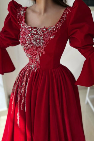 Robe de bal longue rouge trapèze à col carré et manches longues en dentelle