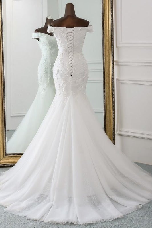 Robes de mariée élégantes sirène à épaules dénudées et lacets ornés d'appliqués 