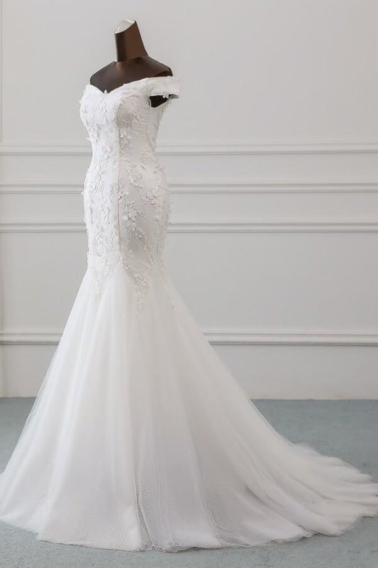 Robes de mariée élégantes sirène à épaules dénudées et lacets ornés d'appliqués 
