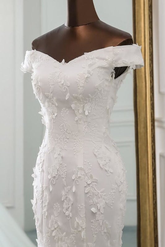 Robes de mariée élégantes sirène à épaules dénudées et lacets ornés d'appliqués 