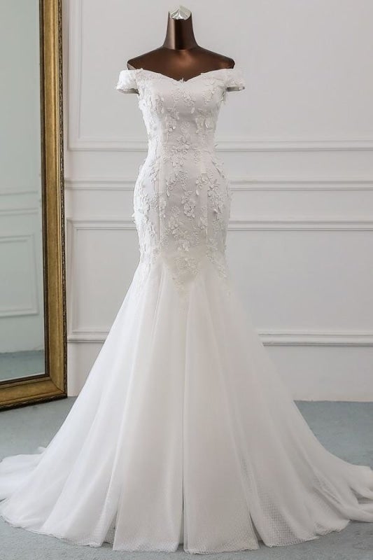 Robes de mariée élégantes sirène à épaules dénudées et lacets ornés d'appliqués 