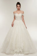 Vestidos de novia largos hasta el suelo con escote corazón, corte en A, cordones y apliques de encaje (hombros descubiertos)